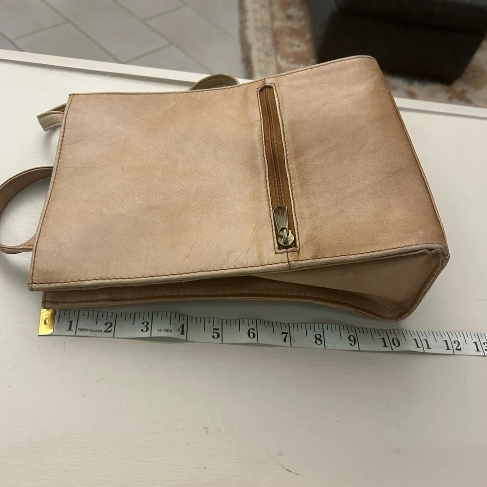Vintage Bag Classic Tan Men's Messenger Bag By HOBO InternationalGreat Shape